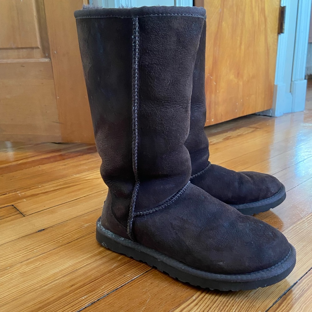 Ugg size 6 boots- mid shaft